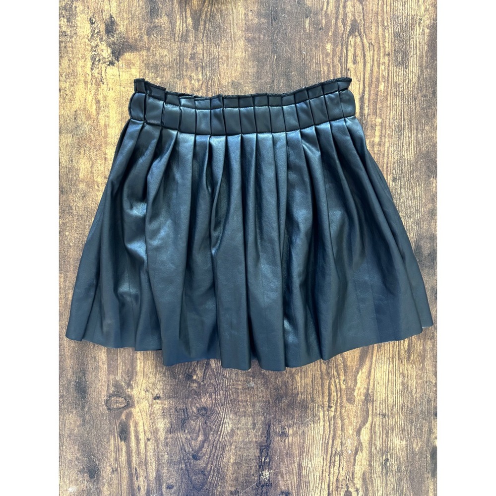 Betsey Johnson Black Faux Leather Pleated Mini Skirt Paperbag Waist Size 8